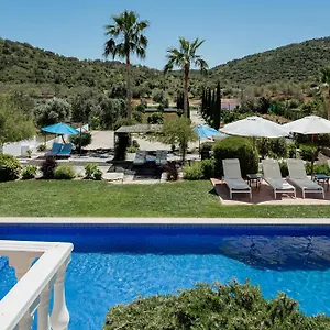 Entrecolinas Bed & Breakfast